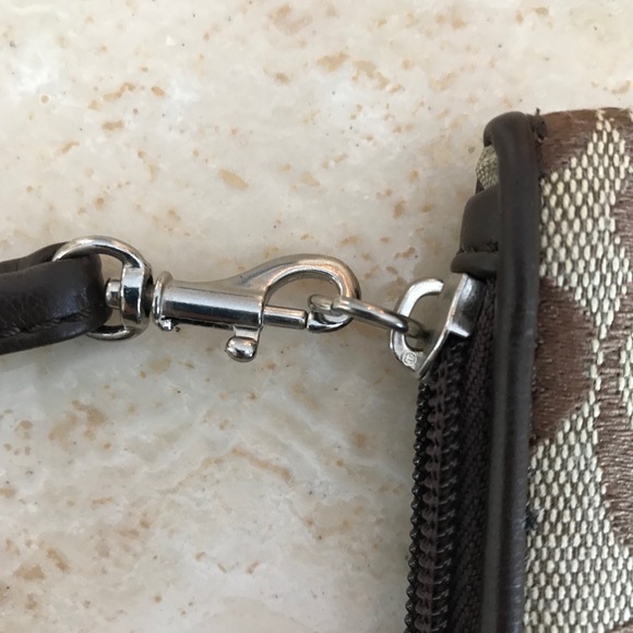 “ COACH” NEVER USED PURSE/WRISTLET - Picture 9 of 9